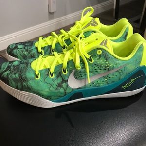 Kobe XD Nike men’s size 13